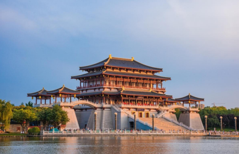 Ziyun Pavilion and waterscape. Image source: Tang Paradise official website [5]